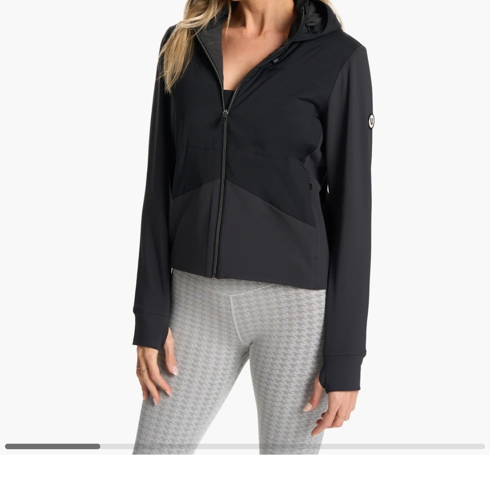 Vuori Chilled Out Black Zip Up. Small